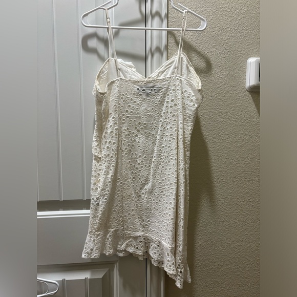 white dress - Picture 4 of 4